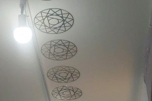 헤어샵에 12각스티커를 배치 하였습니다.